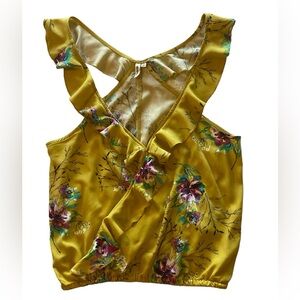 Rip Curl Beautiful Floral Ruffle Top. Elastic Waist Size M. New Condition!